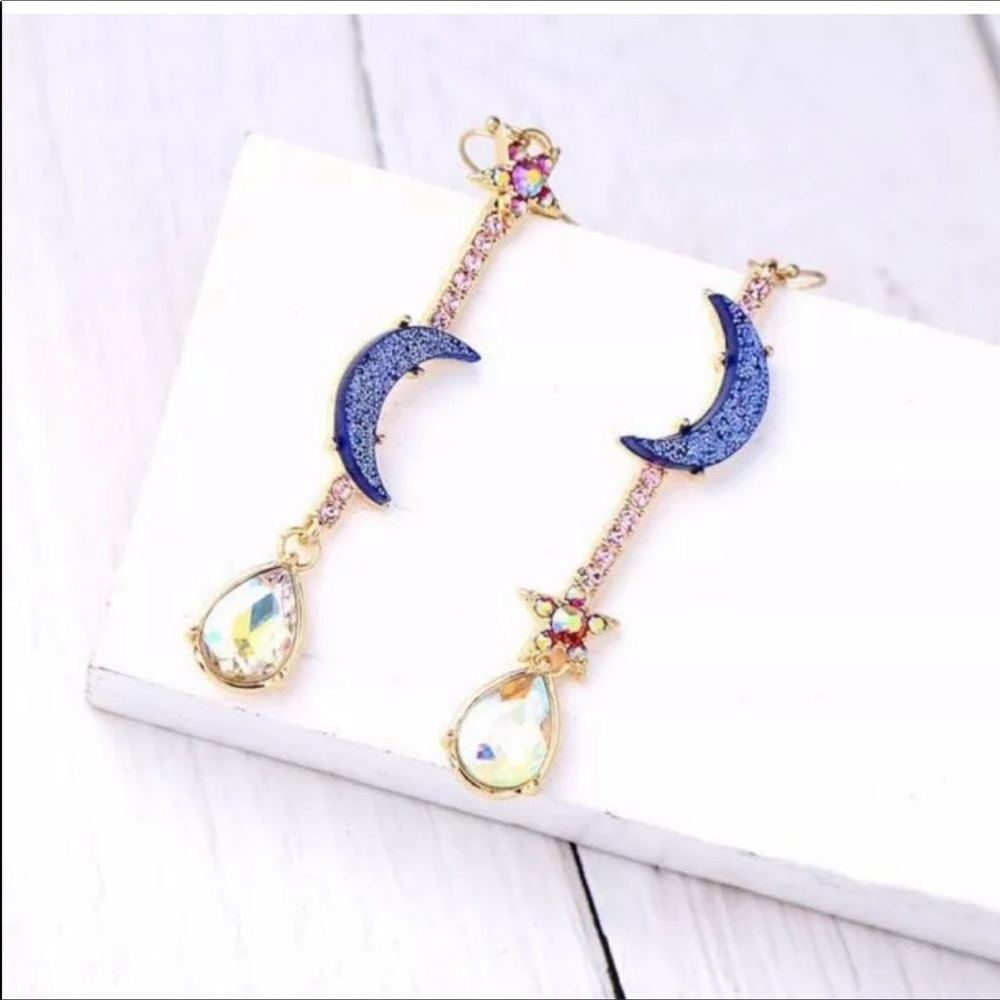 BOGO 🥳 🌙🌟Moon & Star Drop down dangle earrings